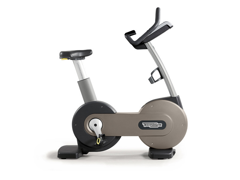 TECHNOGYM EXCITE NEW BIKE 700TV rower