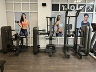 - Artis Technogym ARTIS 18 maszyn / 38000 EUR netto Maszyny do Siłowni