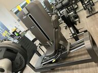 - Artis Technogym ARTIS 18 maszyn / 38000 EUR netto Maszyny do Siłowni